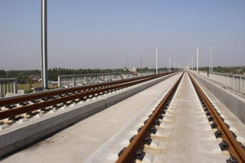 铁路桥下道路资料下载-铁路旁建筑物有新要求，《甘肃省铁路安全管理规定》8月1日起施行