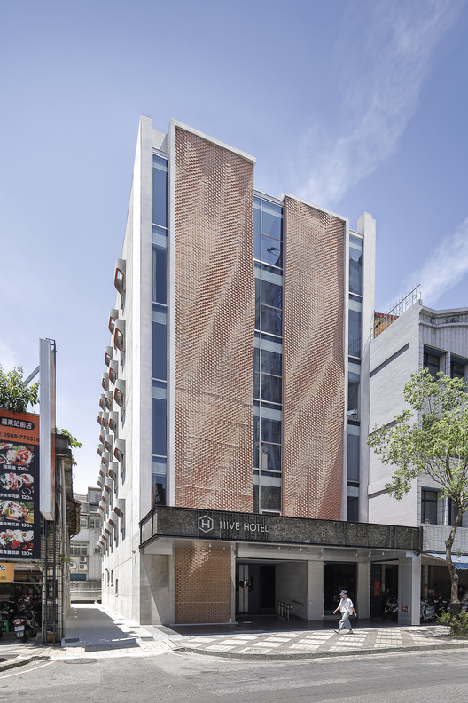 新加坡圣淘沙规划设计资料下载-蜂巢酒店建筑外墙更新设计