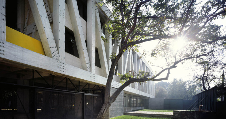 于默奥大学建筑学院资料下载-智利天主教大学建筑学院教学楼