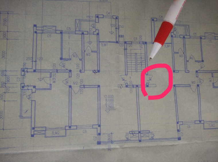 承重墙托换加固资料下载-请问，这张施工图中红圈内的墙体是否是承重墙？