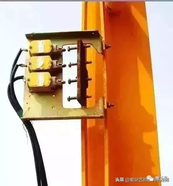 动臂塔吊CAD资料下载-塔吊安装施工的安全技术交底，图文并茂