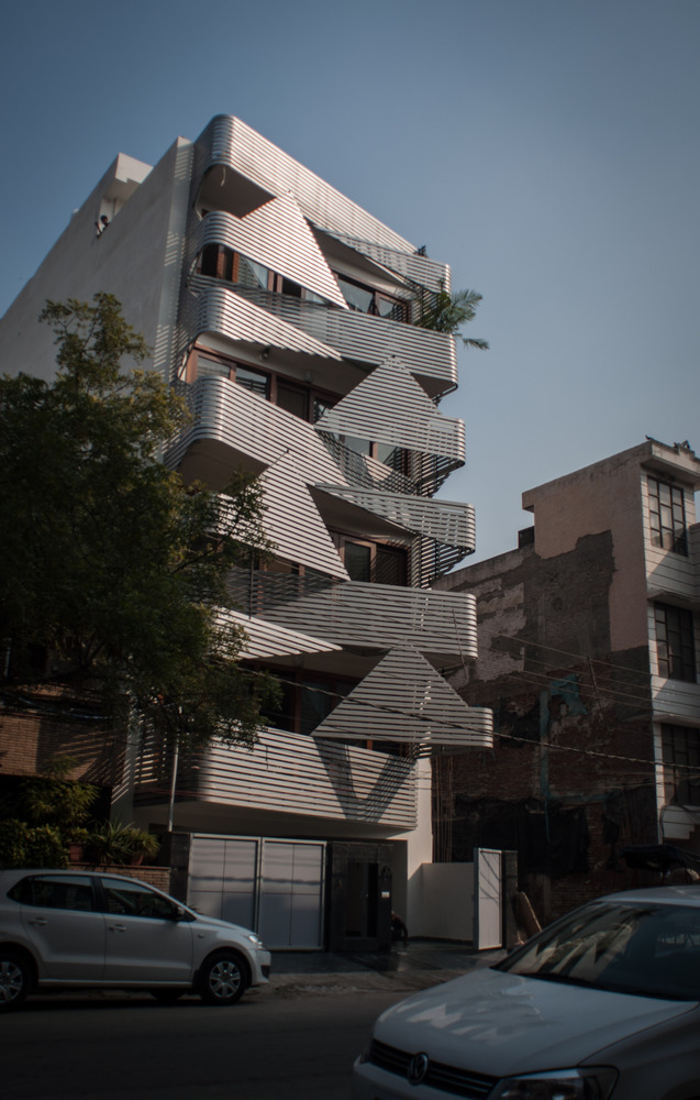 严格的几何形体打造的垂直住宅：印度143公寓 / Plan Loci-1549976516943551.jpg