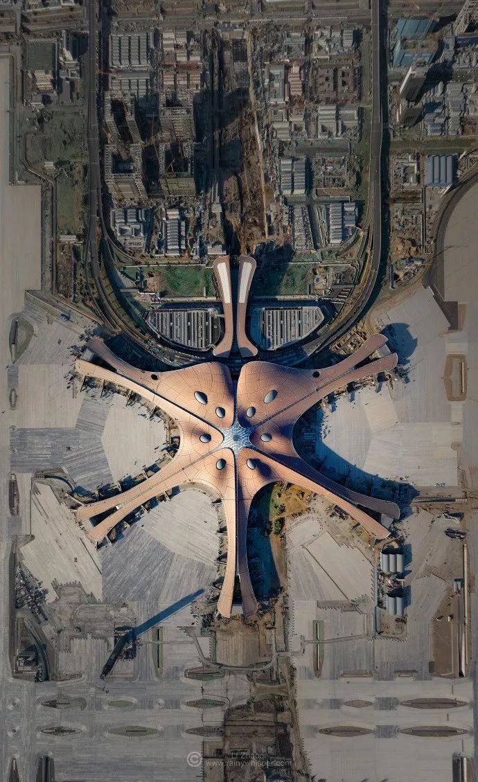 北京大兴国际机场屋顶结构资料下载-全球最大机场－北京大兴国际机场迎来首飞，背后满满的黑科技