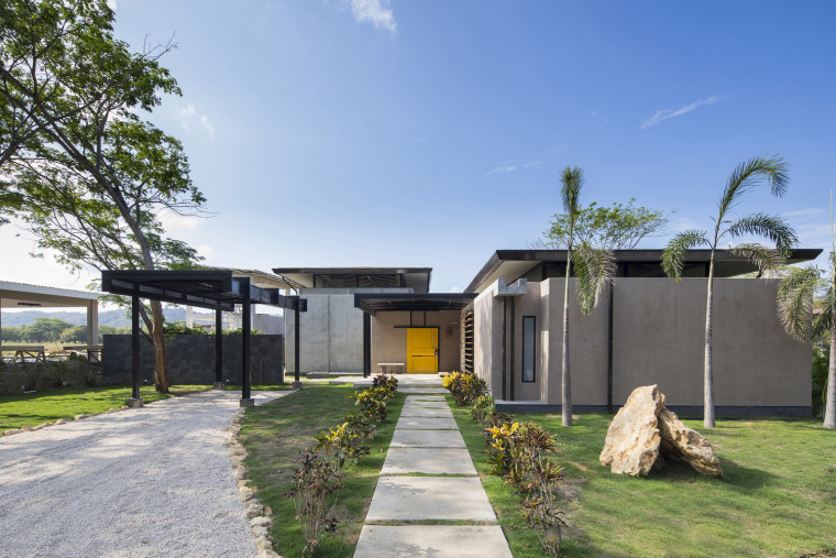 赖特草原风格建筑资料下载-哥斯达黎加现代草原住宅