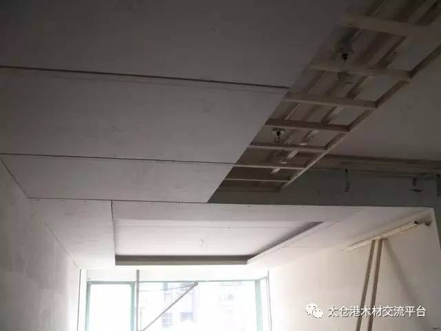 建筑防火知识资料下载-吊顶木龙骨正确的防火知识