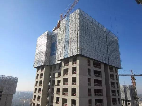 超高层住宅外架方案资料下载-61层，205米，“穿衣显瘦，脱衣有肉”超高层住宅是这样建成的！