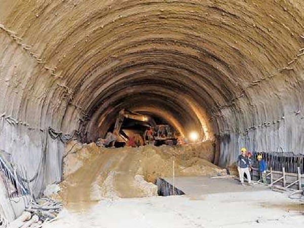 护拱施工视频资料下载-岩溶地区隧道施工技术