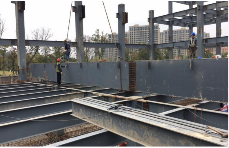 提高大型钢网架资料下载-[QC成果报告]提高大跨度箱型钢梁吊装精度