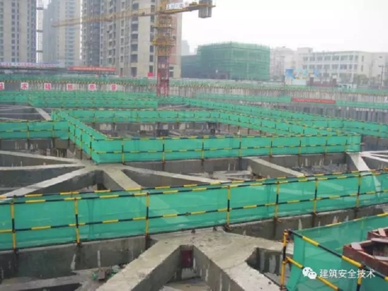 中铁建工集团施工机械安全管理标准化手册资料下载-基坑工程安全手册