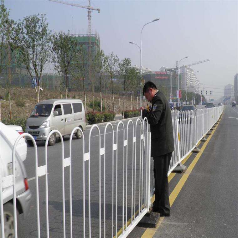 市政道路护栏安装技术交底资料下载-市政道路护栏