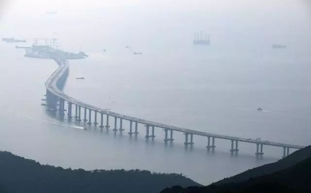 50米工字梁资料下载-揭秘：港珠澳大桥为什么弯的？弯桥那些你不知道的事