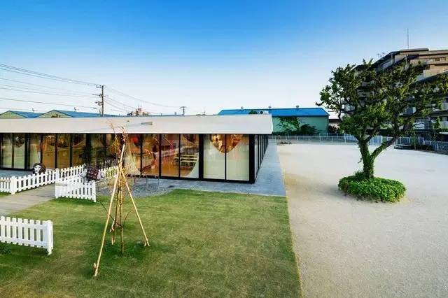 日本幼儿园景观设计文本资料下载-这才是最安全的幼儿园，肉体和心灵都被守护！