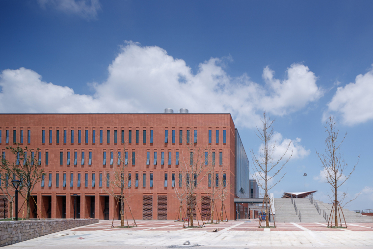 海宁浙江大学国际联合学院综合体育馆-Photo008_South_Facade_of_the_Comprehensive_Gymnasium