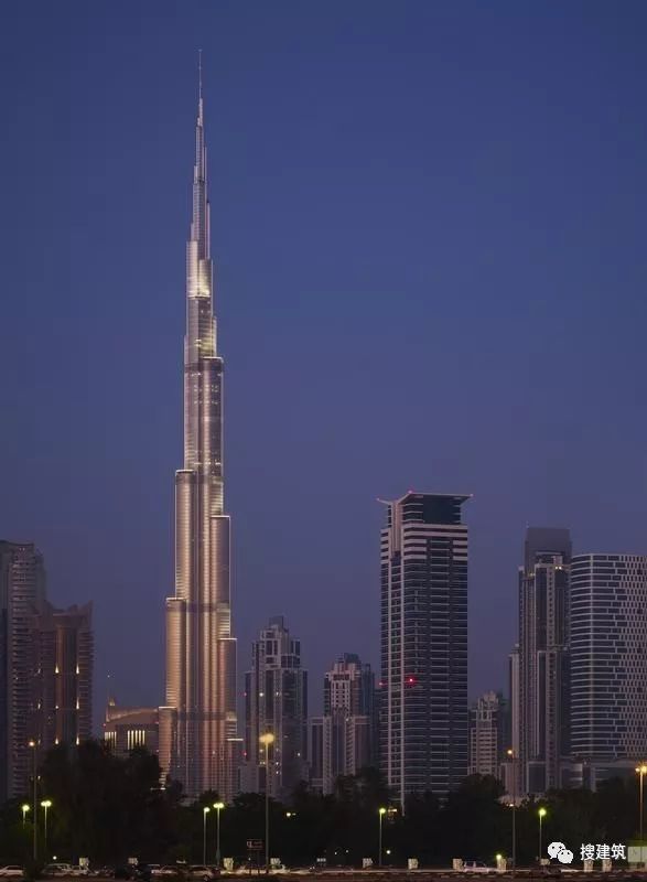 哈利法塔迪拜塔资料下载-高828米的哈利法塔，世界上最高的建筑！！