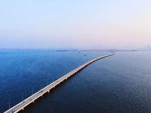 超级工程北京地资料下载-世界最长跨海大桥主桥梁贯通，投资1000亿称“超级工程”