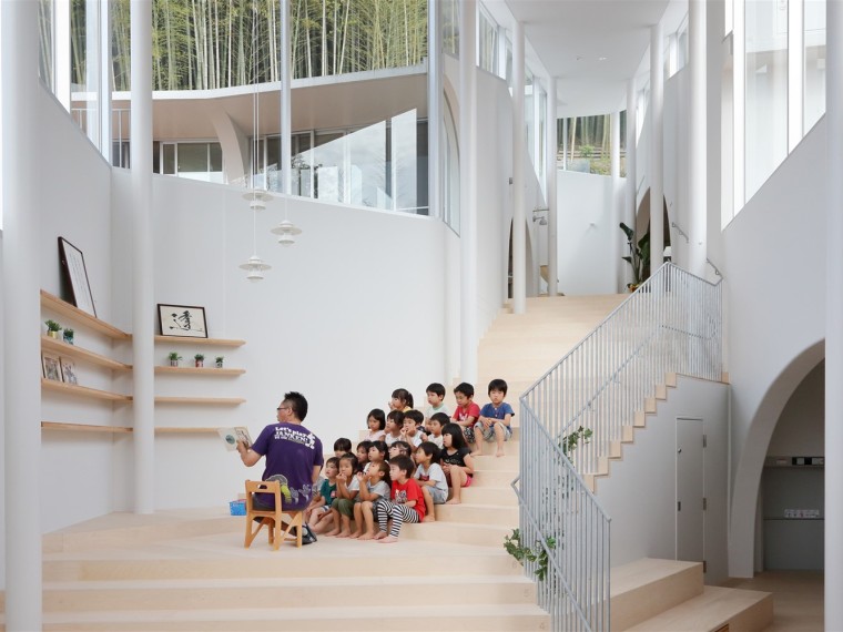 公共空间幼儿园资料下载-日本坡地幼儿园