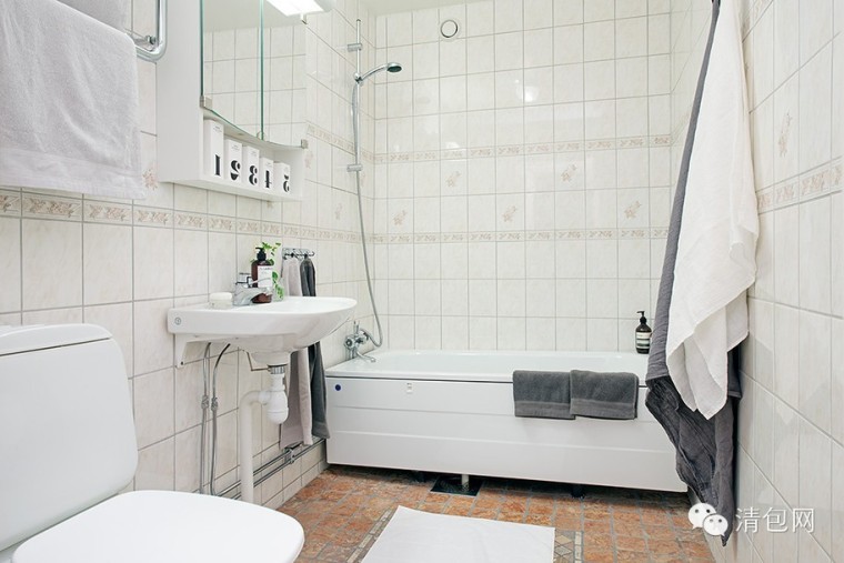 别墅大卫生间资料下载-上海卫浴装修设计_卫生间8种装修易惹是非