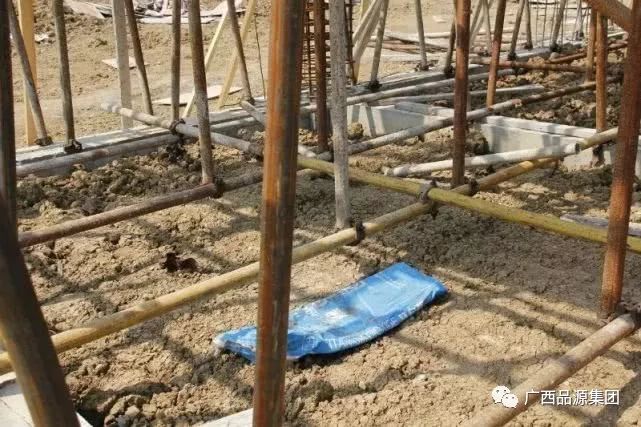 建筑施工规范标准消防资料下载-建筑施工现场安全隐患图片