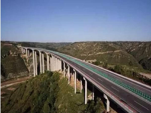 碗扣支架公路桥梁资料下载-浅谈山区公路桥梁设计与施工重点