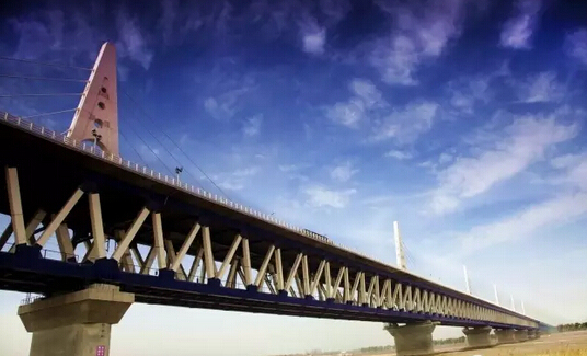 500t汽车吊cad资料下载-郑州黄河大桥移动模架法现浇箱梁施工技术