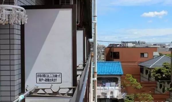 日本逃生阳台是怎么设计的？_10