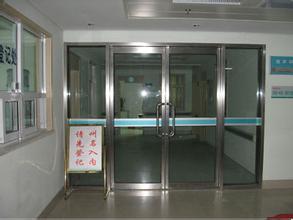 cad玻璃地弹簧门资料下载-北京专业安装有框玻璃门