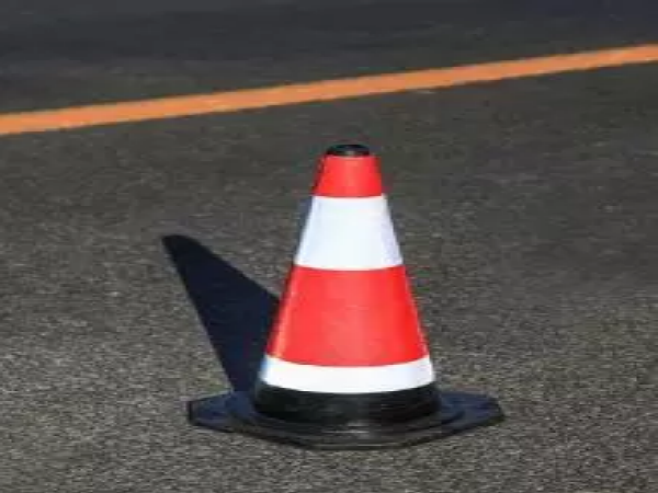 道路标识牌安装资料下载-道路养护用的锥桶，如今引入“黑科技”了！