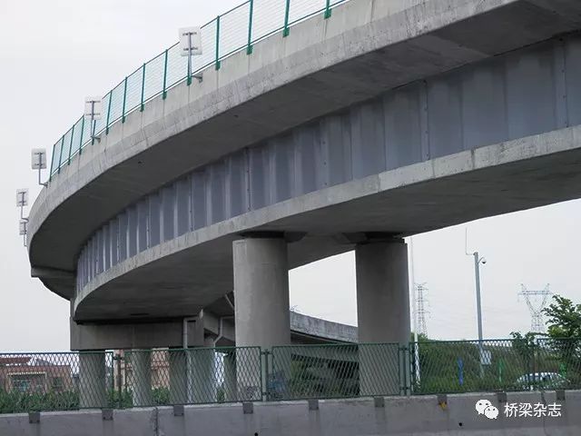 宁波春晓大桥施工方案资料下载-你真的理解组合折腹桥吗？多数施工都浪费了钢腹板的承重价值