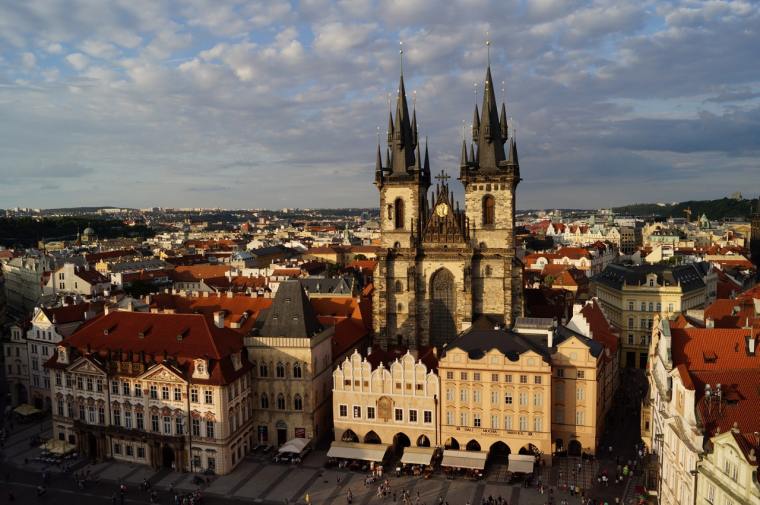 安装造价员基础知识—通风空调工程施工图预算的编制-prague-vencel-square-czech-republic-church-161077