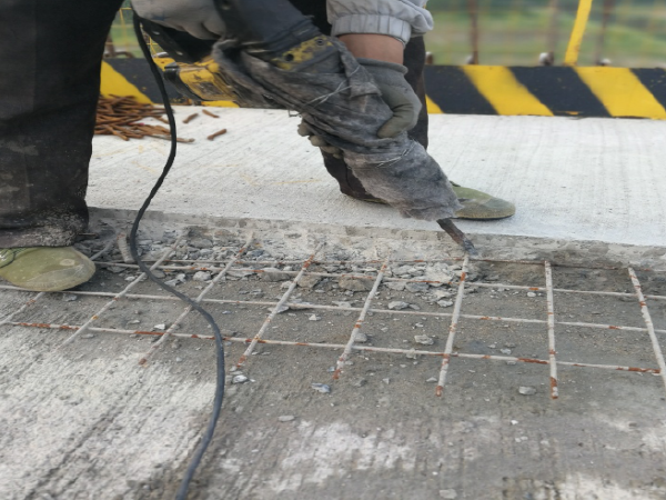 桥面铺装防水黏结体系资料下载-省道建设工程中小桥桥面系施工方案(25页)