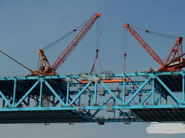 中国十大斜拉桥资料下载-世界第一跨斜拉桥“沪通长江大桥”取得突破性进展