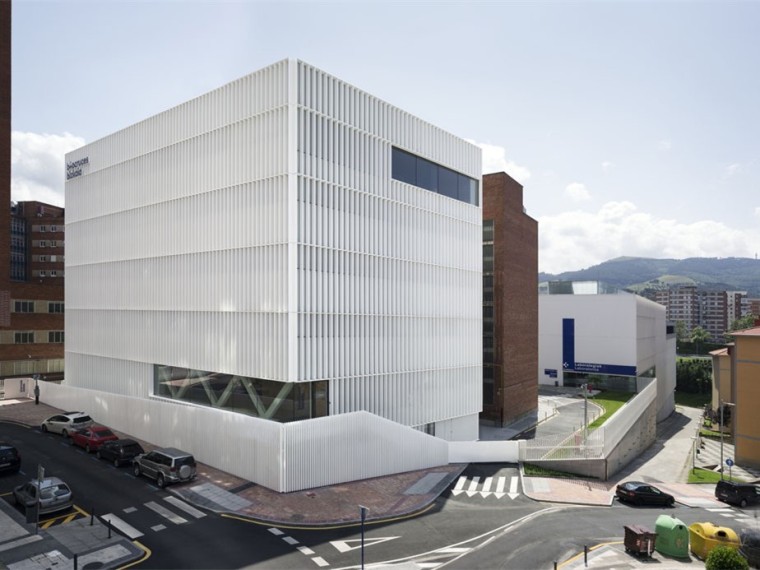西班牙空间多变白色住资料下载-西班牙生物资源研究所总部大楼