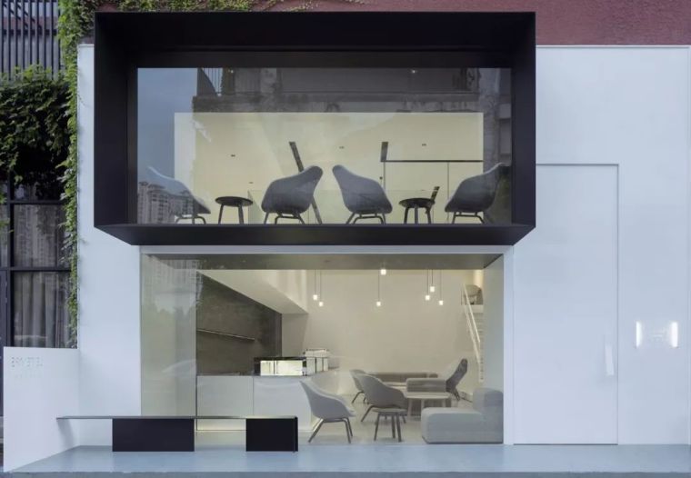 白盒子住宅资料下载-260㎡黑白灰极简设计，演绎灵动与朴质