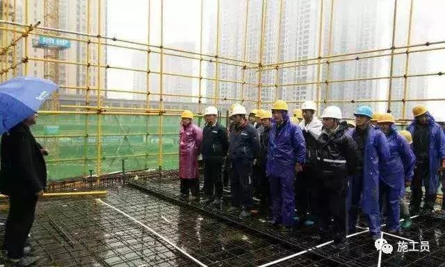 雨季施工管道防护措施资料下载-模板工程雨季施工要做好哪些防护措施？