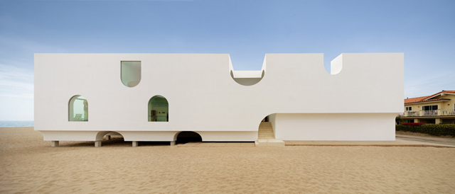 加州海滨别墅资料下载-一座不孤独的住宅——Vault House