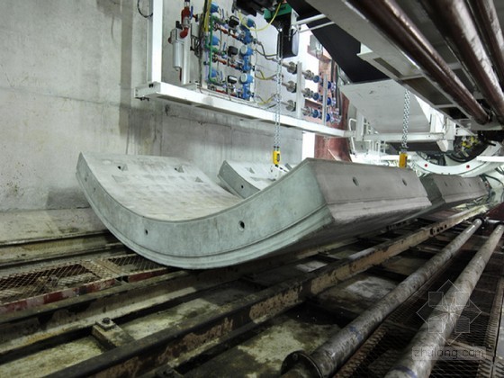 钢箱梁现场拼装施工方案资料下载-地铁区间盾构掘进与管片拼装施工方案