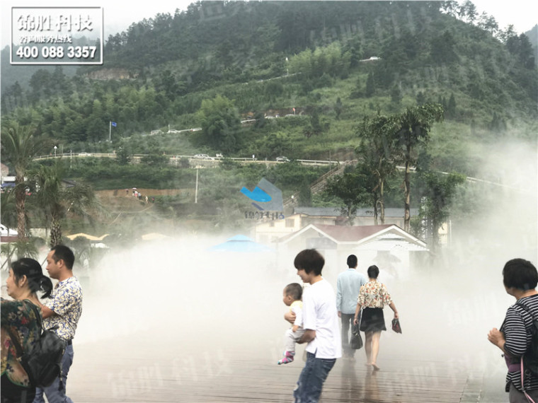 旧厂房改造创意园案例资料下载-重庆板辽湖沙滩喷雾景观-人造雾创意雾景案例