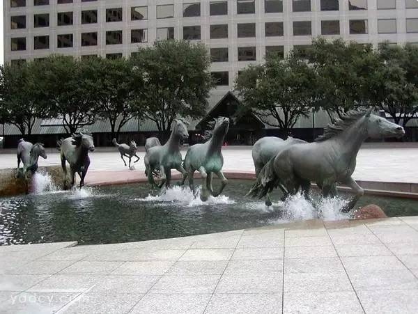 23个世界上最具创意的城市雕塑！-24个世界上最具创意的城市雕塑-德克萨斯州奔马雕塑