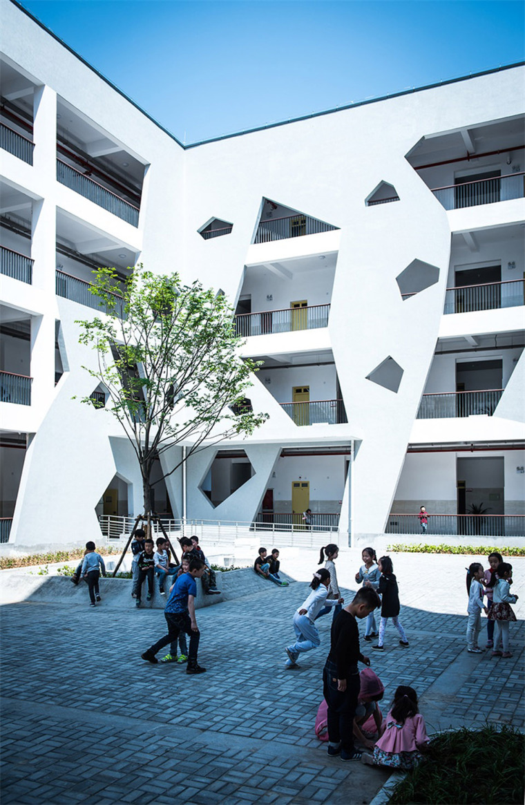 浙江下扇小学-009-the-Design-of-a-Resettlement-Primary-School-By-Department-Of-Architecture