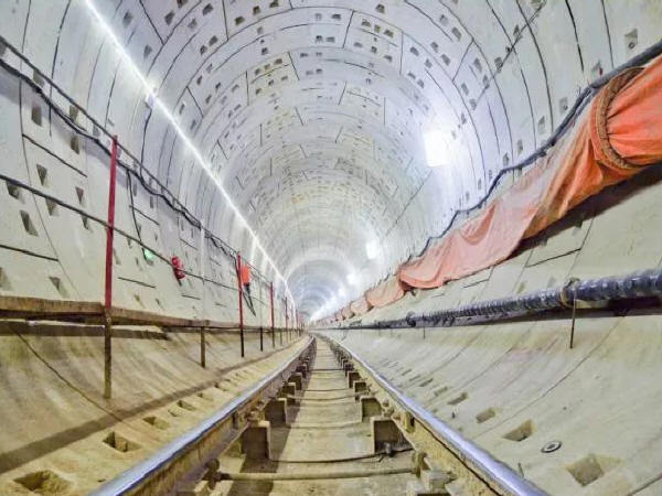 管廊盾构法施工资料下载-中建六局首个盾构法施工综合管廊隧道全部贯通