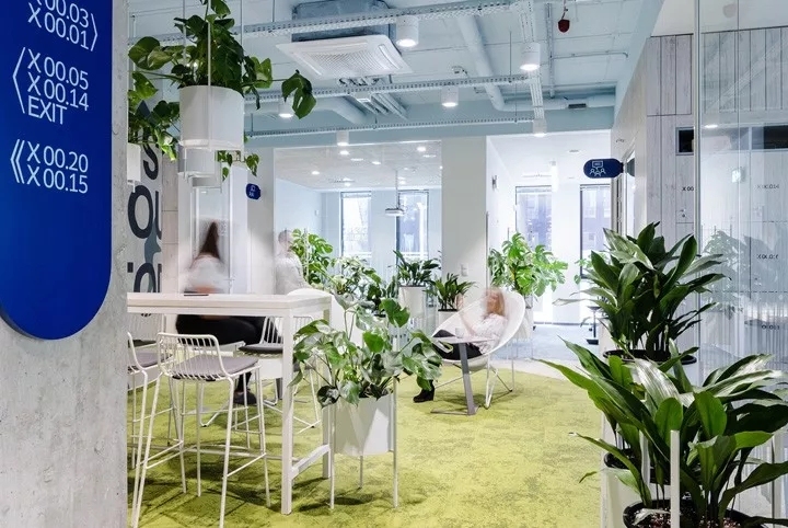办公空间生态资料下载-波兰以生态植物打造的Nordea总部办公空间
