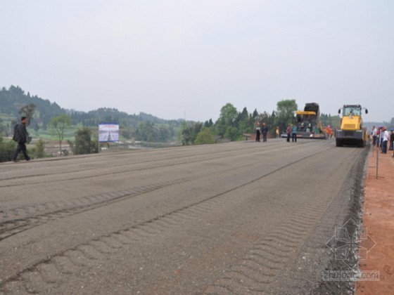 高速公路养护中修资料下载-[重庆]高速公路工程施工总结
