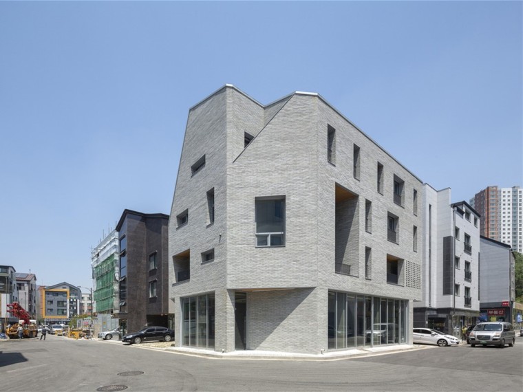 韩国清水混凝土住宅资料下载-韩国街角住宅