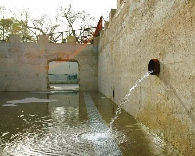 浆砌石墙蓄水池资料下载-四大经典的废弃工业景观改造