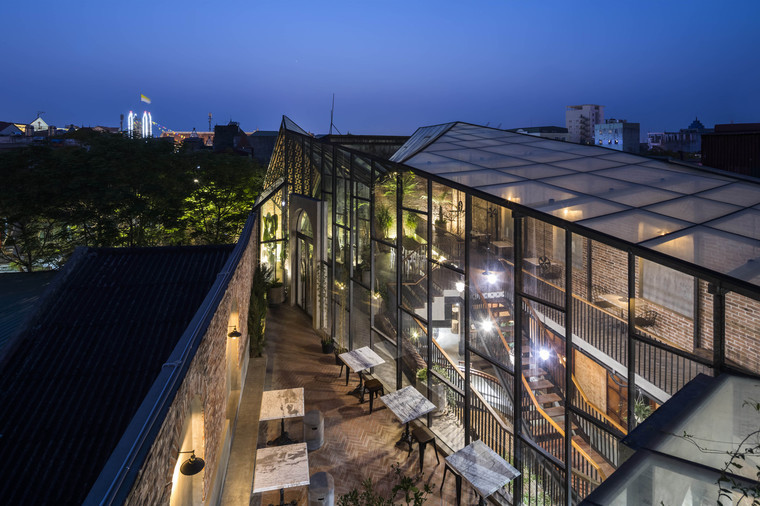 2018年住建部发文资料下载-住建部发文督办丨陕西发生一起塔吊倒塌事故，致3死