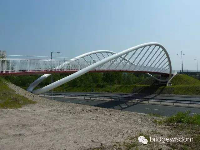 bim桥梁钢结构资料下载-圣徒体育场钢结构人行桥—欧标&BIM