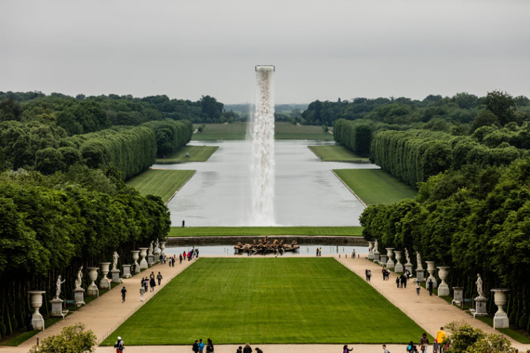 凡尔赛宫花园景观资料下载-法国凡尔赛宫前方巨型瀑布