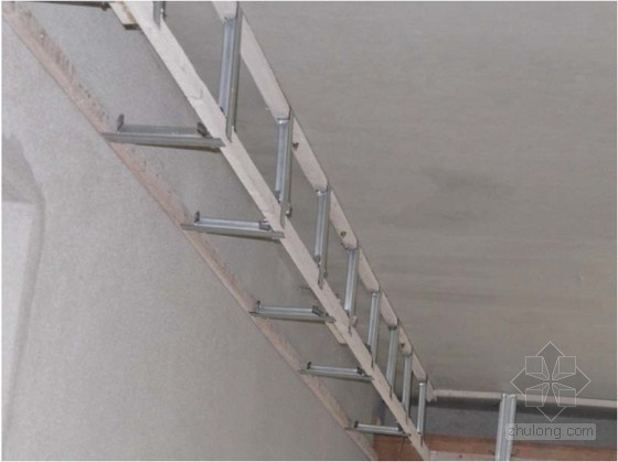 住宅楼精装修施工管理培训与经验做法（2013最新 多图）-吊顶龙骨施工样板 