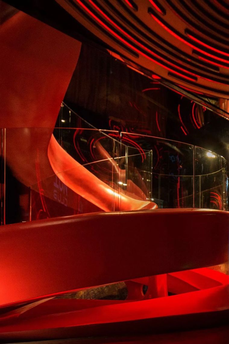 超有设计感的建筑入口资料下载-黄永才：超有未来感的太空主题星舰酒吧，广州夜店新地标！