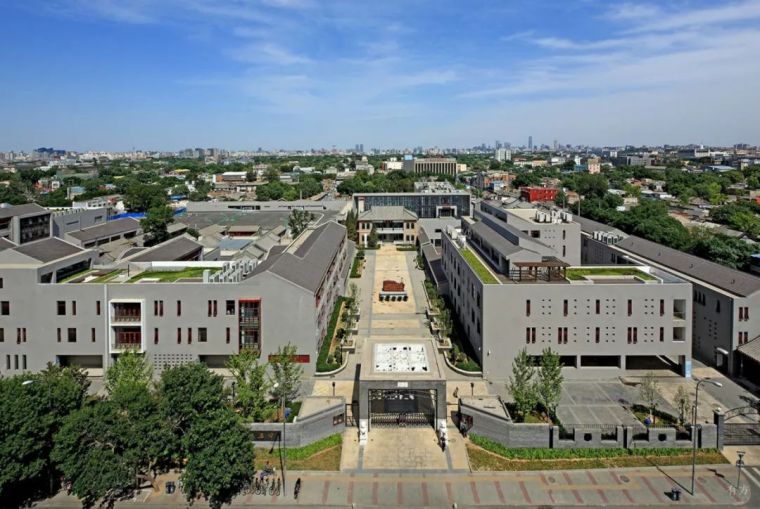 高中校园中心景观资料下载-新作|是学校亦是宅院：北京三十五中高中新校园设计/中国建筑设
